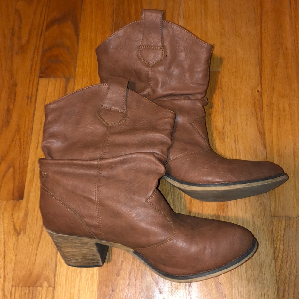 Heeled cowgirl boots